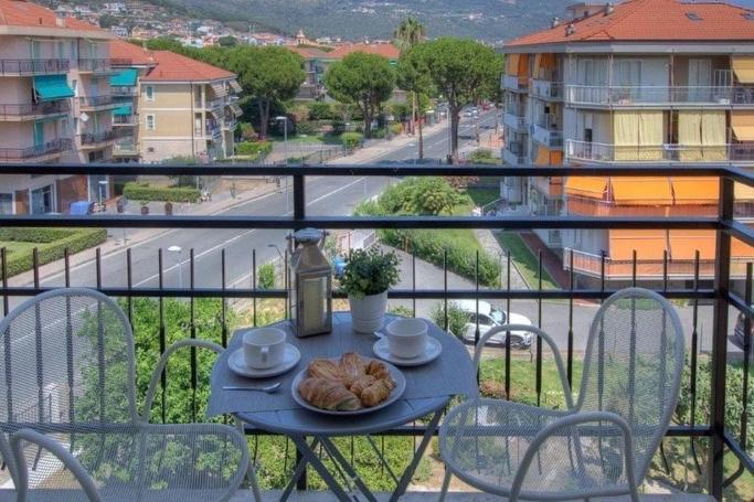 Ad Un Passo Da… Leilighet Pietra Ligure Eksteriør bilde